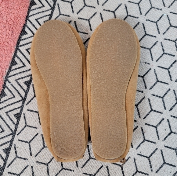 Cabela's Suede Faux Sherpa Lined Moccasins Slippers in Tan, sz 10 - Picture 11 of 12